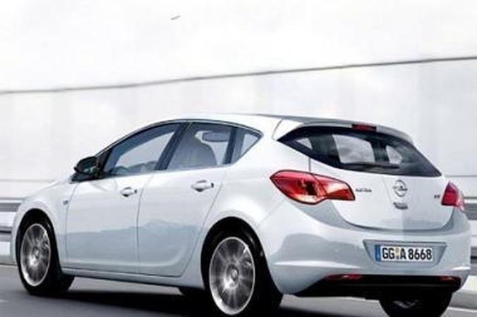 Atskleistos „Opel Astra“ kortos
