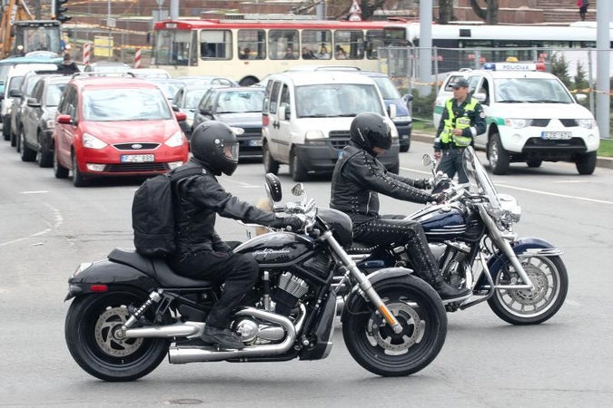 Motociklas ar automobilis - kuris geriau? 