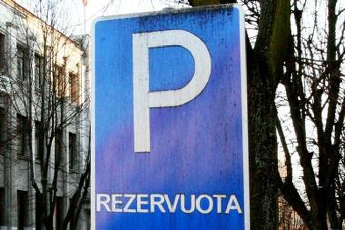 Siūloma vietas mašinoms rezervuoti pigiau