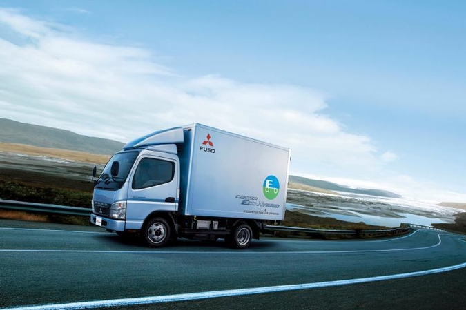 „Mitsubishi Fuso“ dėl defekto atšaukia dalį autobusų ir sunkvežimių