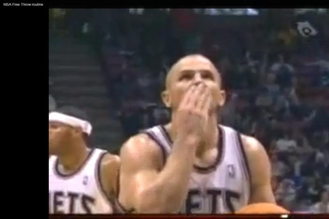 Keisčiausi NBA krepšininkų ritualai prie baudų metimo linijos 