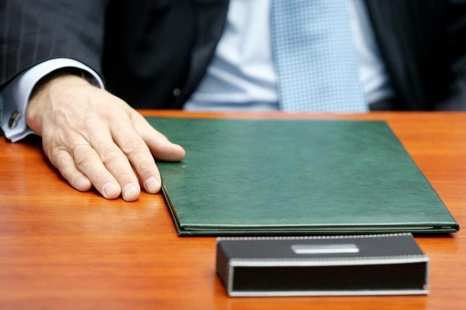 Rengia dirbančiųjų su slapta informacija nušalinimo tvarką