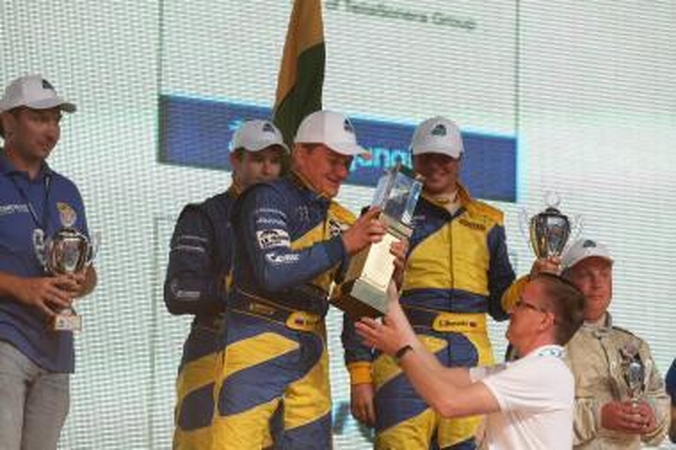 1000 km lenktynės: nugalėjo „Snoras Client Team“