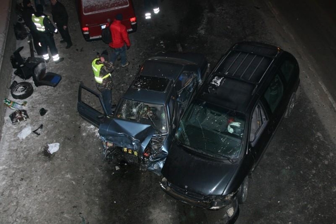 Vilniuje susidūrė keturi automobiliai, žuvo vairuotojas