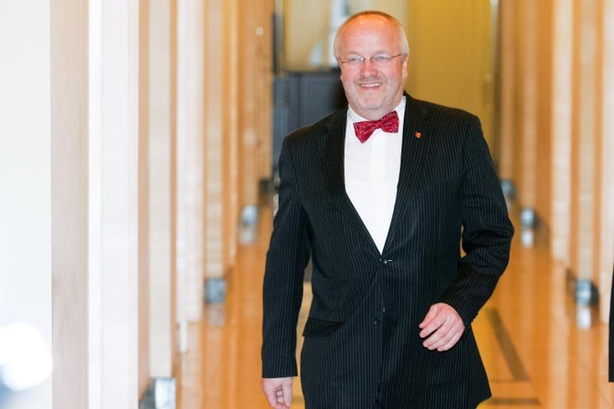 J. Olekas: karys turi atlikti pareigą, o ne ieškoti pajamų šaltinių