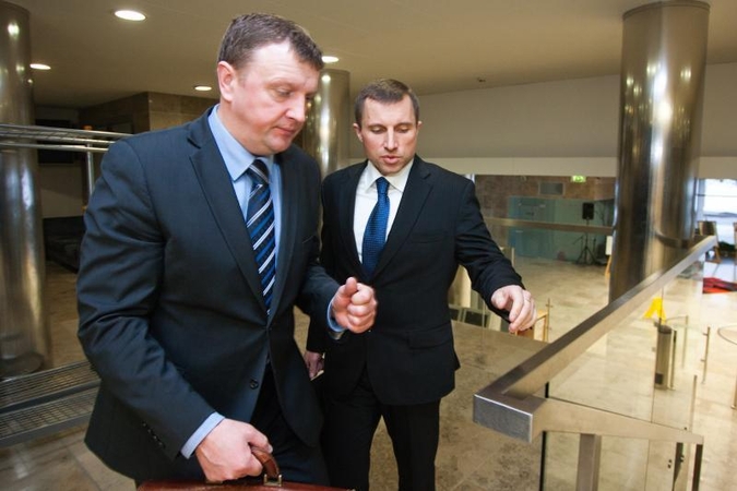 Teismas nejungs buvusių FNTT vadovų V.Giržado ir V.Gailiaus bylų