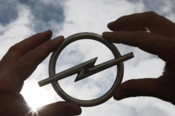 Prie „General Motors“ vartų - „Opel“ pirkėjai
