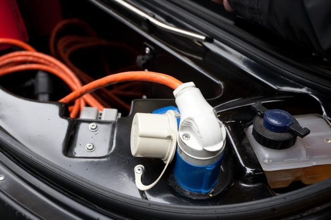 BMW elektromobiliams įkrauti užteks vos 20 minučių? 