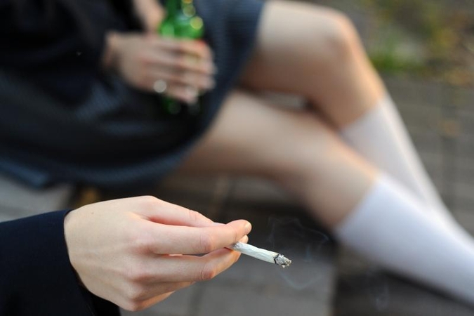 Vyriausybė – už draudimą rūkyti asmenims iki 18 metų 