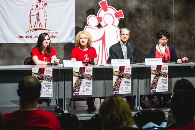 Kauną užplūdo tikintieji: išpažintys vyks ir naktimis