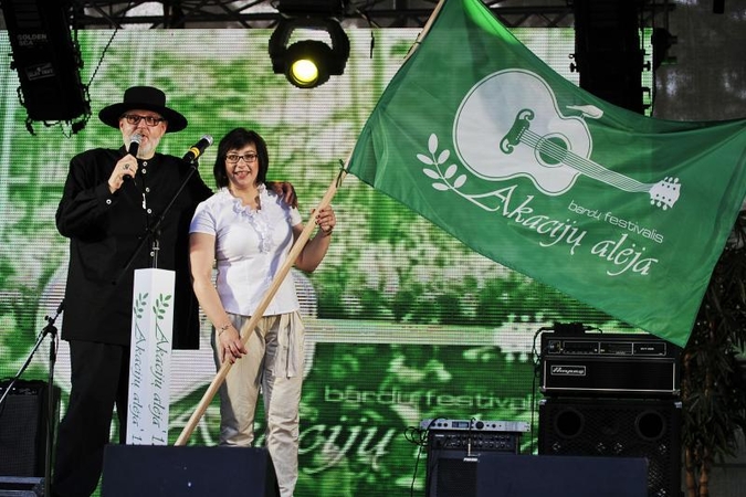 Karštis sutrikdė bardų festivalį Kulautuvoje