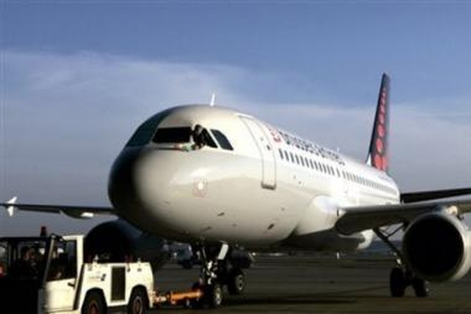 Ministerija pasirengusi deryboms su aviatoriais