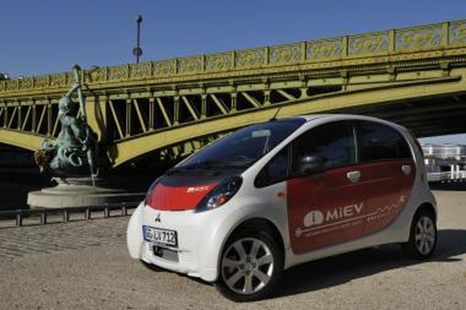 „Mitsubishi” paskelbė pradedanti elektromobilio gamybą