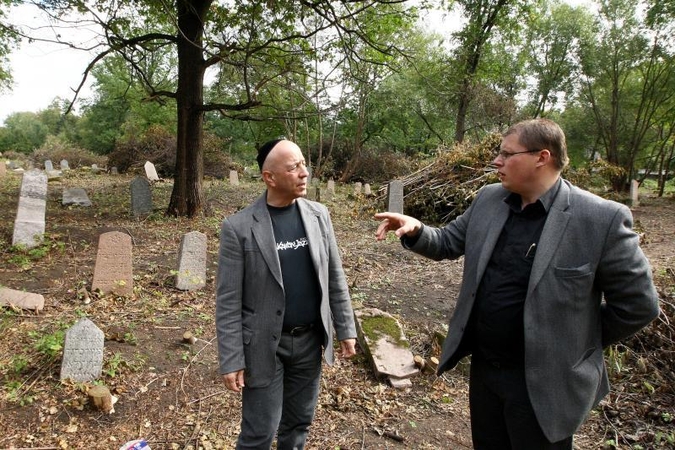 Dėl apleistų žydų kapinių – tūkstantinė bauda