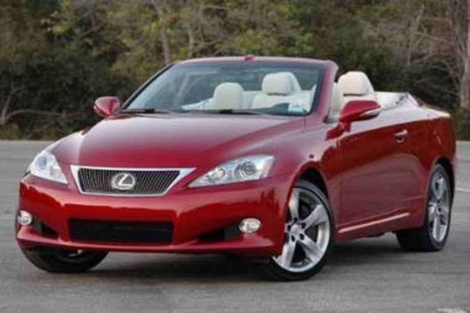 „Lexus IS-F“ neteko stogo