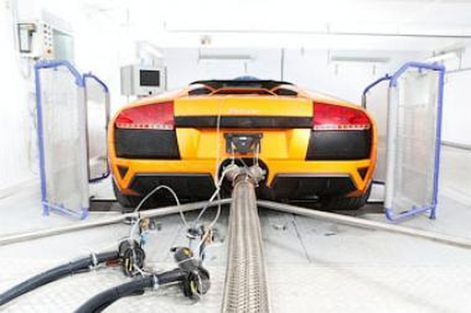 „Lamborghini“ imsis hibridų