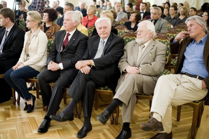 Istorinis įvykis: VDU atidarė atstovybę Vašingtone
