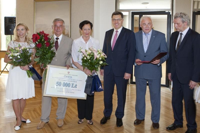Vyriausybėje pagerbti „Žuvėdros“ šokėjai ir treneriai