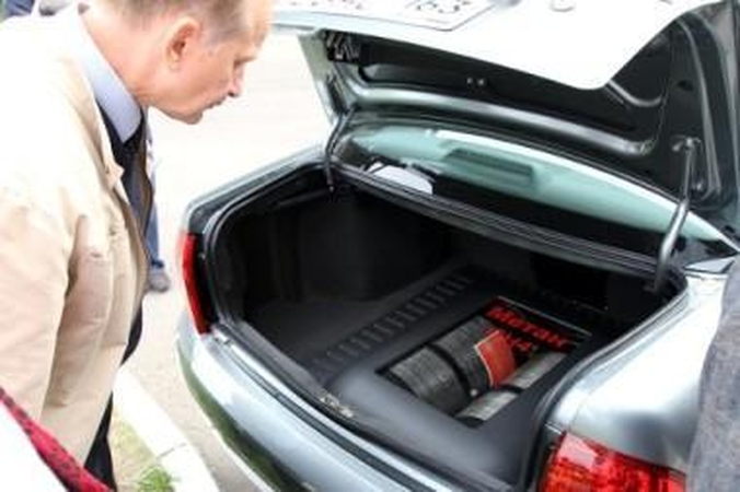 2011-ųjų pabaigoje – metanu varoma „Lada Priora“ 