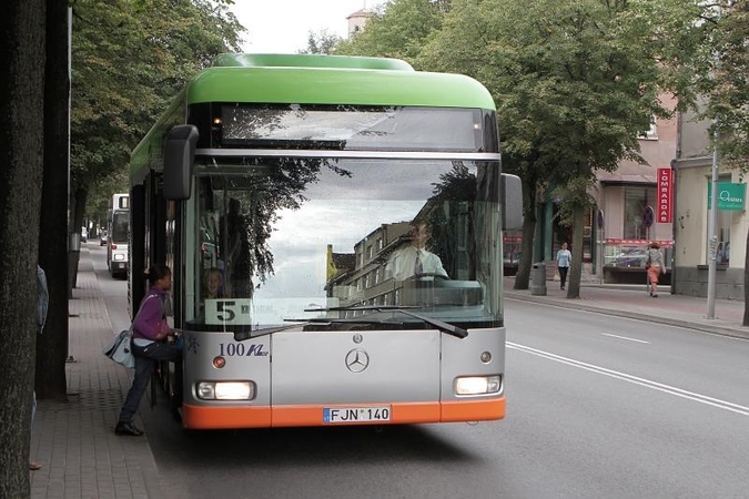 Autobusų bilietus žada branginti, maršrutinių taksi – ne