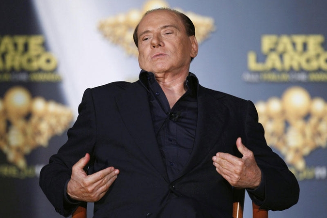 Berlusconi pasitraukimas bus smūgis jo šeimos verslui