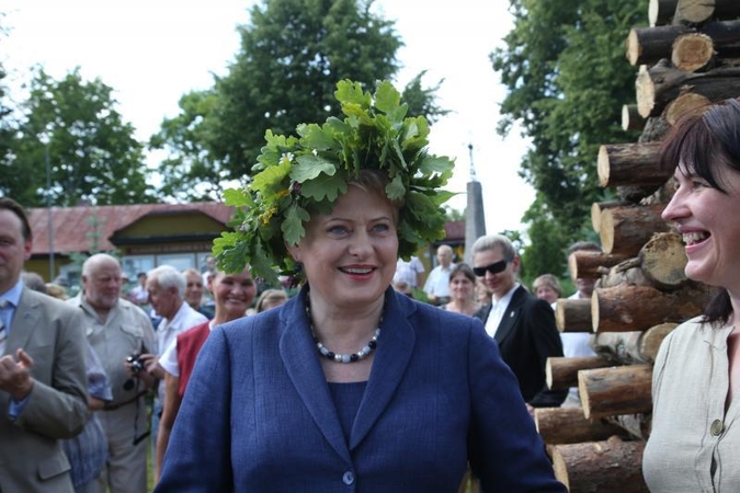 Populiariausia politike išlieka prezidentė, antras – premjeras