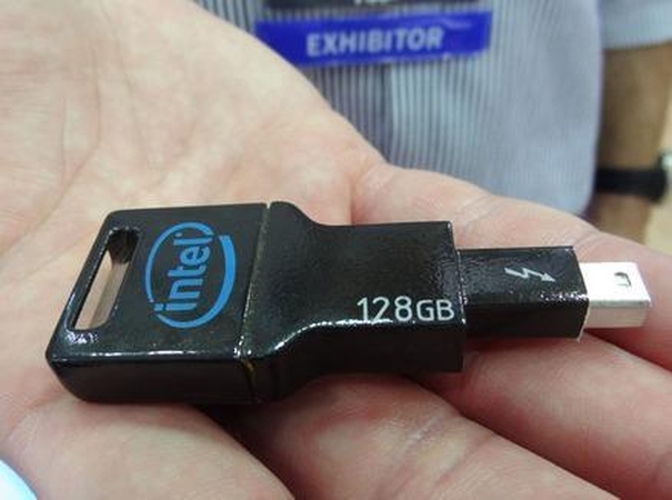 „Intel“ pristatė greitąją „Thunderbolt“ sąsają turintį atminties raktą