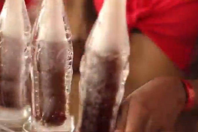 Naujausias „Coca-cola“ išradimas: buteliukai iš ledo 