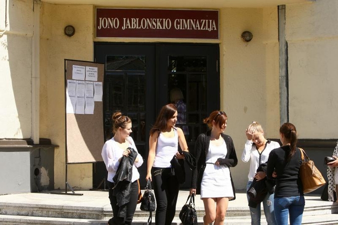 Biologijos egzaminą ryžosi perlaikyti pusantro šimto buvusių mokinių