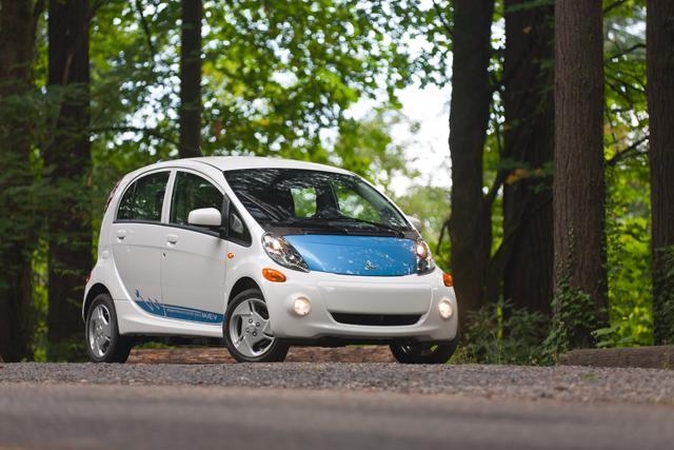 Top 10: ekonomiškiausi automobiliai 2012 metais