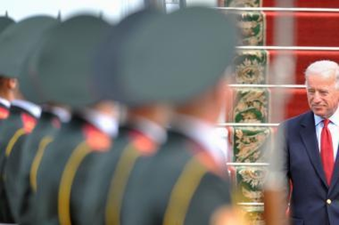 Kijeve neblaivaus jaunuolio vairuojamas automobilis įsirėžė į parlamento pastatą