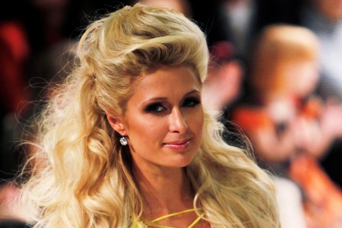Paris Hilton vėl Ukrainoje - šį kartą ant podiumo