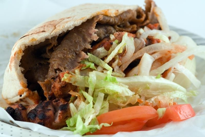 Klaipėdoje dėl pažeidimų sustabdyta kebabinės veikla  