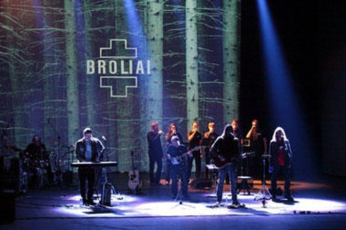 A.Smilgevičiūtė ir „Skylė“ kauniečiams dovanoja „Brolius“