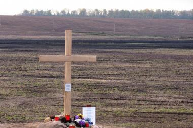 Pakapių kaime iškilo dar vienas kryžius