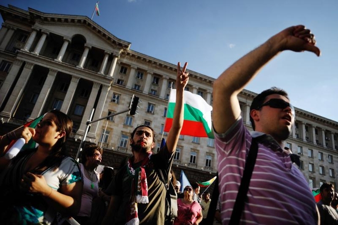 Bulgarijos opozicija boikotuoja parlamentą, protestai tęsiasi