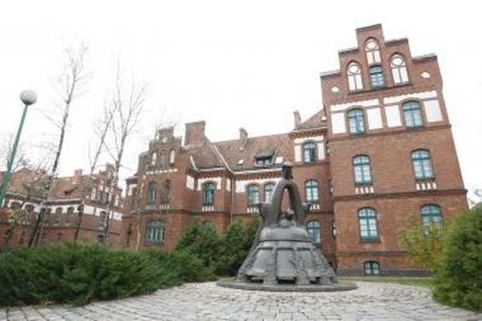 Netrukus paaiškės dviejų KU fakultetų dekanai
