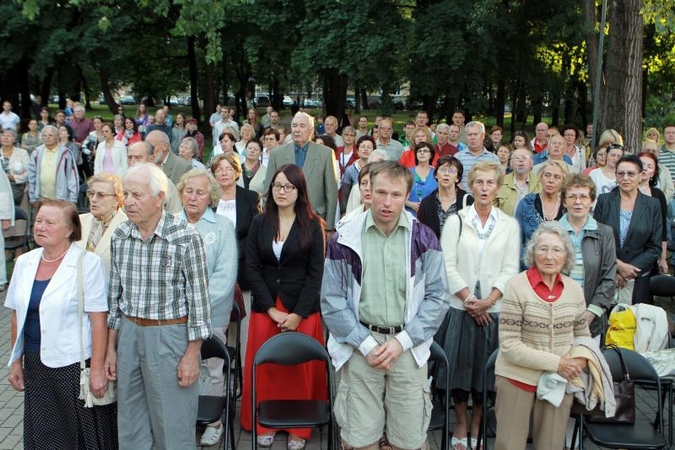 Klaipėdiečiai sugiedotą tautinę giesmę palydėjo plojimais