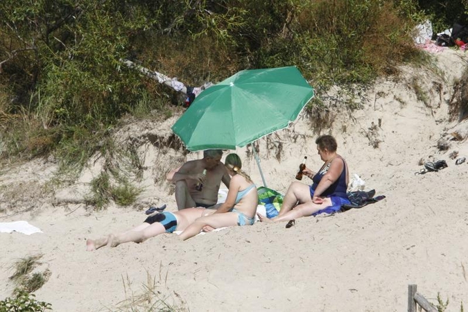 Gelbėtojai iš jūros traukė girtus poilsiautojus