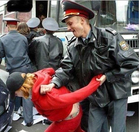 Medvedevas paliko policijai milicijos įgaliojimus