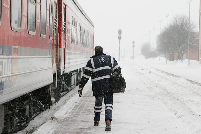 Kauno geležinkelio tunelyje buvo užstrigęs keleivinis traukinys 