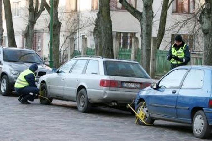 Teismas imsis rinkliavos už mašinų statymą