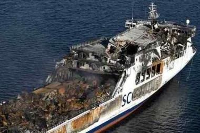 "DFDS Lisco" laukia leidimų degusiam keltui nutempti