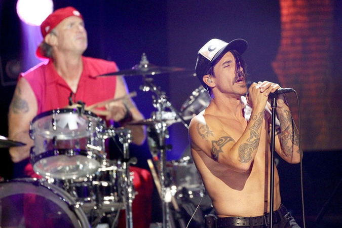 „Red Hot Chili Peppers“: naujasis gitaristas pakeitė mūsų skambesį