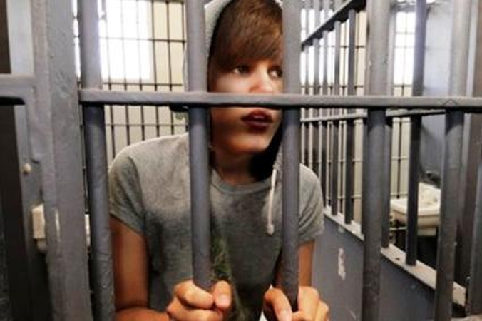 Kodėl Justinas Bieberis atsidūrė už grotų?
