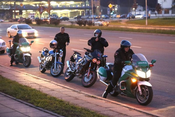 Nutrūktgalviams motociklininkams policija neria apynasrį