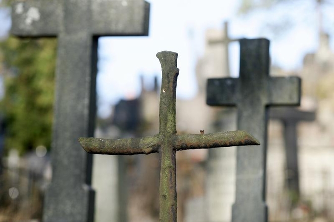 Lietuviai kapų priežiūrą užsisako rečiau 