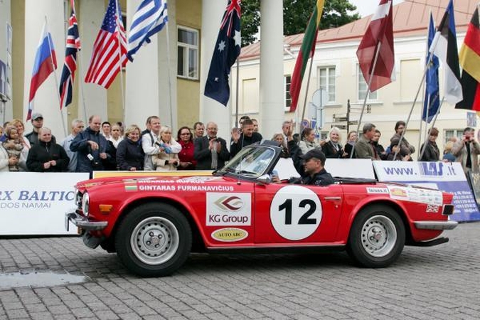 Sekmadienį finišavo tradicinis ralis "Aplink Lietuvą 2011"