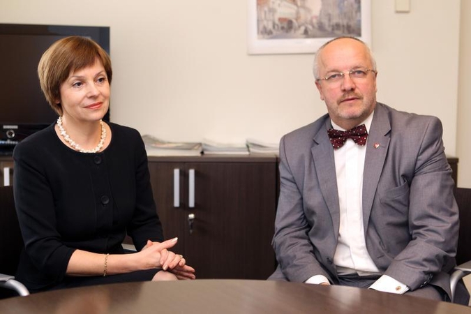 Į klausimus atsako J. Olekas ir N. Ribokienė