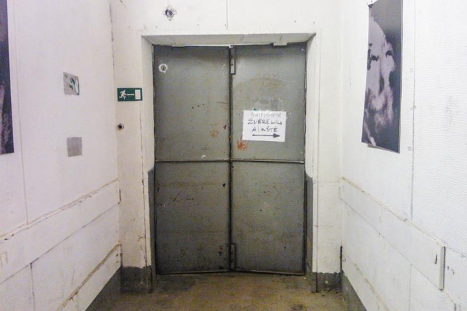 Buvusioje Kauno gamykloje į lifto šachtą įkrito du žmonės